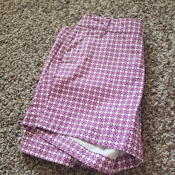 Patterned Shorts Size 8 - Picture 3 of 14